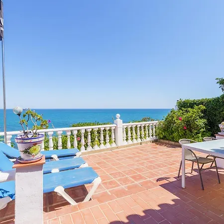 فيلة 12 House In Front Of The Sea